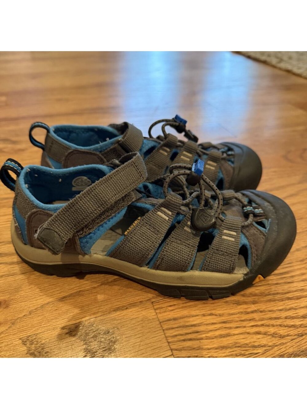 KEEN YOUTH SHOES SIZE 2 BLUE BLACK WATER SHOES SANDALS